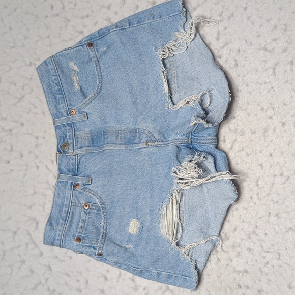 Levi's 501 Button-fly Distressed Light Wash Women's Shorts Size 28 - Picture 1 of 6